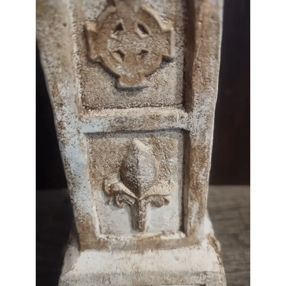 N/A candleholder concrete